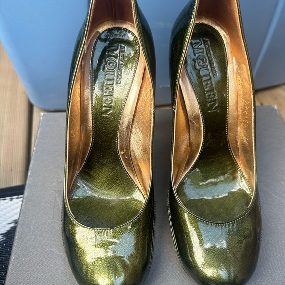 ALEXANDER MCQUEEN - patent leather heels - great condition!!! - Picture 2 of 6